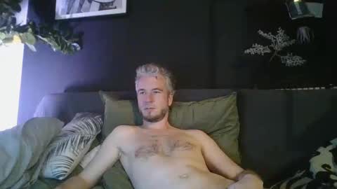 Snapshot of deebo1987 chatting on January 3, 2025, 11:23 pm Deen online show from January 3, 2025, 11:23 pm