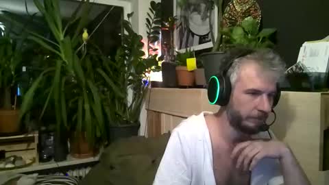 Snapshot of deebo1987 chatting on November 14, 2025, 8:07 pm Deen online show from November 14, 2025, 8:07 pm