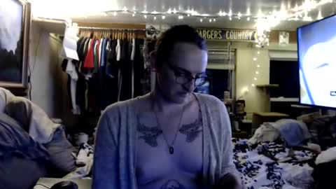 deep_hole_girl online show from May 18, 2026, 4:07 am