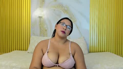 Snapshot of deepandcurvy chatting on July 2, 2026, 12:22 pm deepandcurvy online show from July 2, 2026, 12:22 pm