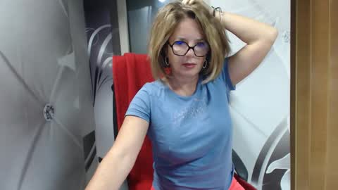 hi guys i m a cute milf i m here for good time and nice people pls be respectfool and enjoy me online show from October 27, 2025, 3:21 am