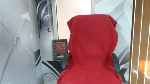 hi guys i m a cute milf i m here for good time and nice people pls be respectfool and enjoy me online show from March 11, 2026, 9:37 am