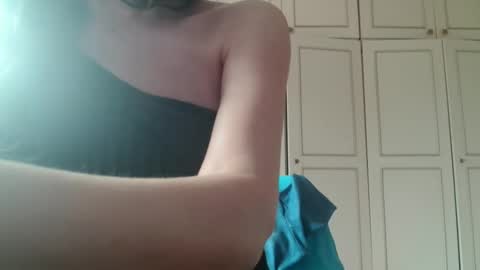 KamiDevi online show from May 13, 2026, 3:31 pm