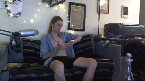 definatelyvegan online show from October 6, 2025, 1:36 am