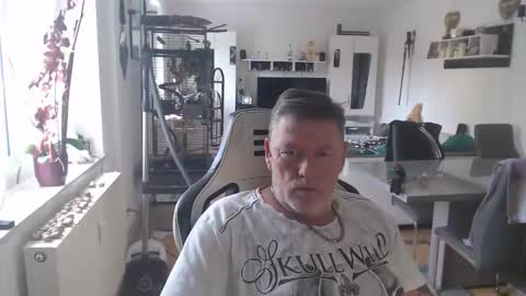 Snapshot of deinprinz2312 chatting on October 20, 2025, 12:38 pm deinprinz2312 online show from October 20, 2025, 12:38 pm