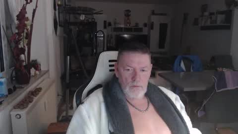 Snapshot of deinprinz2312 chatting on November 2, 2025, 4:26 am deinprinz2312 online show from November 2, 2025, 4:26 am