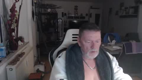 Snapshot of deinprinz2312 chatting on November 4, 2025, 5:17 am deinprinz2312 online show from November 4, 2025, 5:17 am