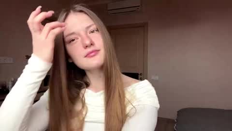 Mila online show from March 18, 2026, 9:23 am