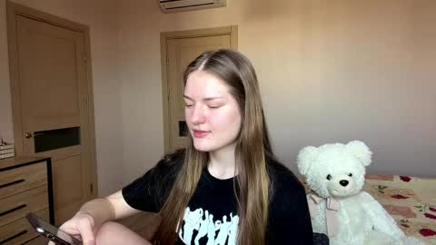 Mila online show from March 27, 2026, 9:42 am