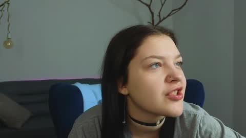 deliaeffy online show from March 25, 2026, 1:06 pm