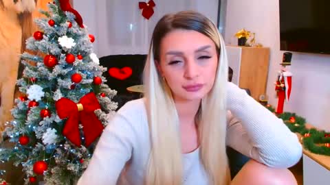 deliciaalove online show from December 21, 2025, 8:27 pm