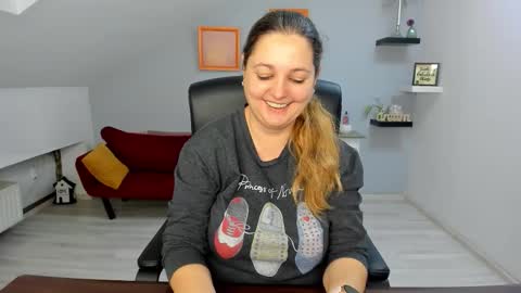 DeliciousLolly online show from February 3, 2026, 4:21 am