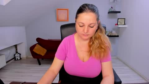 DeliciousLolly online show from April 9, 2026, 3:28 am