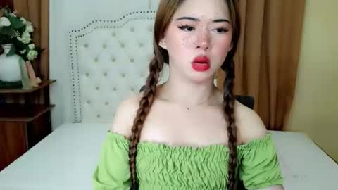 Snapshot of deliciously_sophie chatting on May 22, 2026, 2:51 am Sophie online show from May 22, 2026, 2:51 am