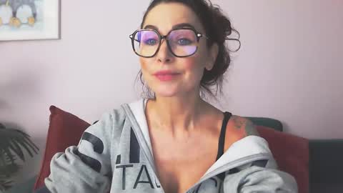 delilah_sweet online show from November 11, 2025, 4:40 pm