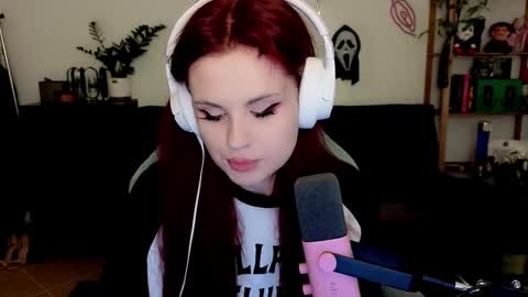 dellacrush_ online show from December 13, 2025, 7:53 pm