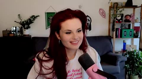 dellacrush_ online show from December 16, 2025, 9:03 am