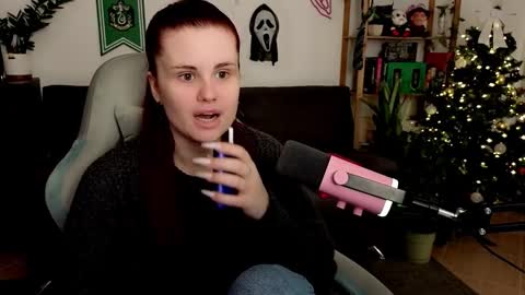 dellacrush_ online show from December 22, 2025, 6:05 pm