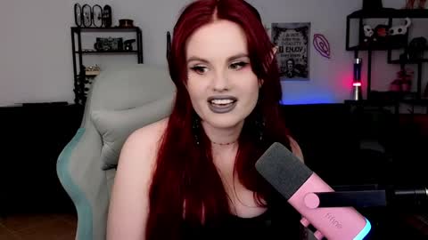 dellacrush_ online show from April 8, 2026, 5:35 pm