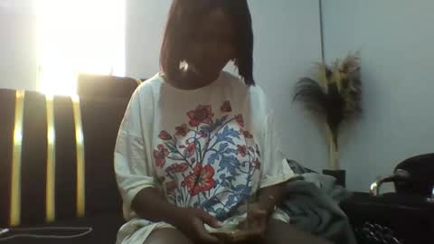 dellarine517299 online show from January 9, 2026, 7:33 am