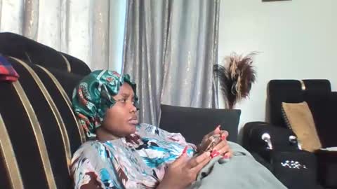 dellarine517299 online show from April 16, 2026, 11:33 am