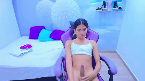 DEMI online show from December 3, 2025, 5:44 pm