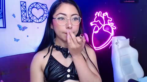 Demy  online show from February 21, 2025, 11:32 pm