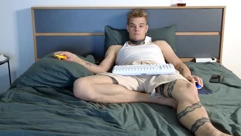 Snapshot of denis_here chatting on October 15, 2025, 1:17 am Denis online show from October 15, 2025, 1:17 am