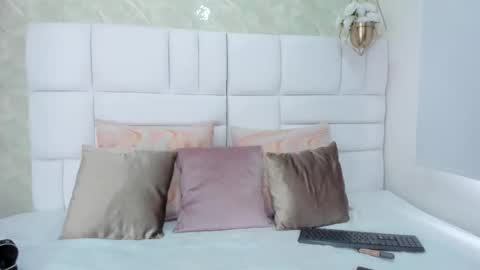 Denisse Khan online show from April 18, 2026, 7:58 pm