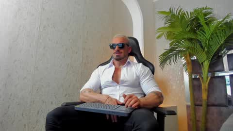 Snapshot of dennis_cox_ chatting on January 8, 2025, 12:26 pm dennis_cox_ online show from January 8, 2025, 12:26 pm