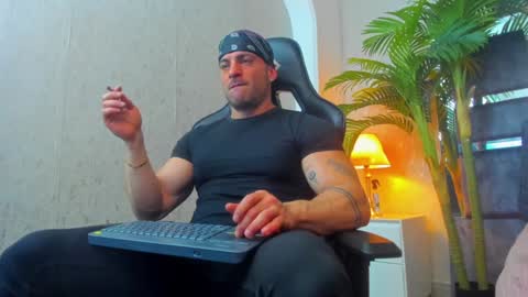 Snapshot of dennis_cox_ chatting on January 17, 2025, 10:33 am dennis_cox_ online show from January 17, 2025, 10:33 am