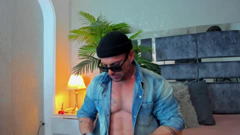 Snapshot of dennis_cox_ chatting on January 18, 2025, 12:04 pm dennis_cox_ online show from January 18, 2025, 12:04 pm
