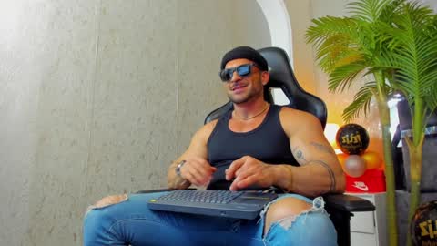 Snapshot of dennis_cox_ chatting on January 22, 2025, 6:52 am dennis_cox_ online show from January 22, 2025, 6:52 am