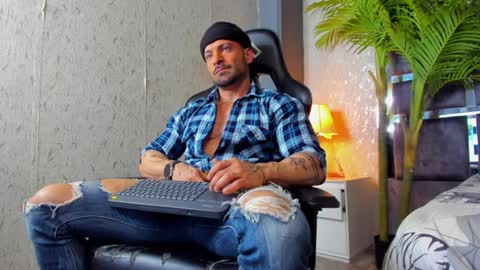Snapshot of dennis_cox_ chatting on February 5, 2025, 1:11 pm dennis_cox_ online show from February 5, 2025, 1:11 pm
