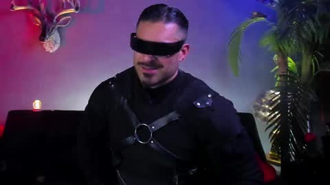 dennis_cox_ online show from April 17, 2026, 10:40 am