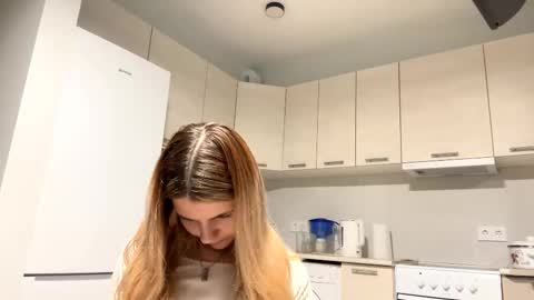 Snapshot of denniskibler chatting on October 10, 2025, 5:56 pm Denni online show from October 10, 2025, 5:56 pm