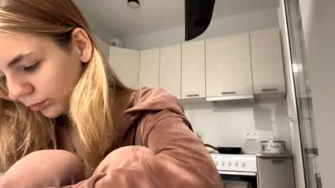 Snapshot of denniskibler chatting on October 19, 2025, 3:23 pm Denni online show from October 19, 2025, 3:23 pm