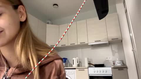 Snapshot of denniskibler chatting on October 25, 2025, 4:46 pm Denni online show from October 25, 2025, 4:46 pm