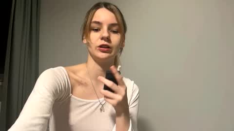 Snapshot of denniskibler chatting on December 3, 2025, 6:39 pm Denni online show from December 3, 2025, 6:39 pm