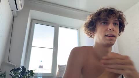 Snapshot of denobluora chatting on October 30, 2025, 11:22 am Jasper online show from October 30, 2025, 11:22 am