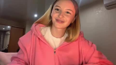 Snapshot of deonnagarn chatting on October 13, 2025, 6:52 pm Vi Victoria online show from October 13, 2025, 6:52 pm