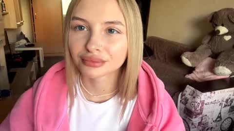 Snapshot of deonnagarn chatting on October 25, 2025, 12:13 pm Vi Victoria online show from October 25, 2025, 12:13 pm