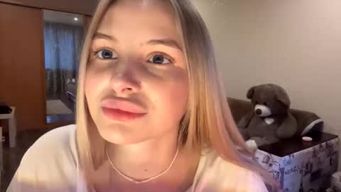 Snapshot of deonnagarn chatting on October 26, 2025, 1:17 pm Vi Victoria online show from October 26, 2025, 1:17 pm