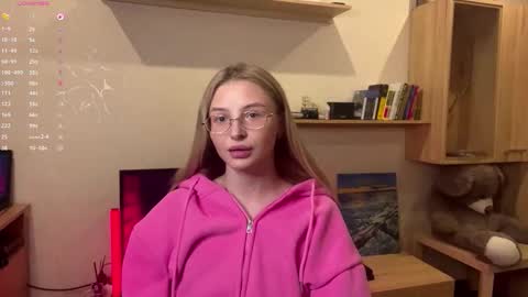 Snapshot of deonnagarn chatting on November 13, 2025, 3:22 pm Vi Victoria online show from November 13, 2025, 3:22 pm