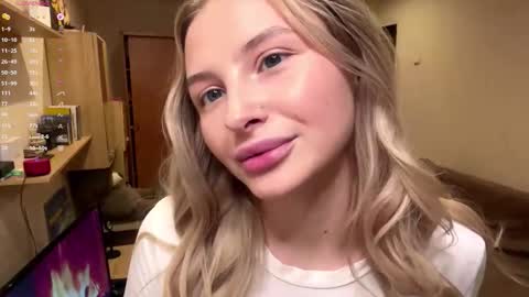 Snapshot of deonnagarn chatting on November 20, 2025, 3:12 pm Vi Victoria online show from November 20, 2025, 3:12 pm