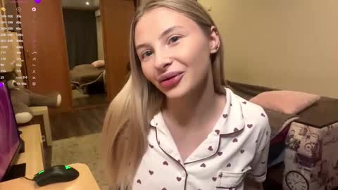 Snapshot of deonnagarn chatting on November 28, 2025, 2:09 pm Vi Victoria online show from November 28, 2025, 2:09 pm