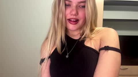 Luna online show from February 14, 2026, 3:53 pm