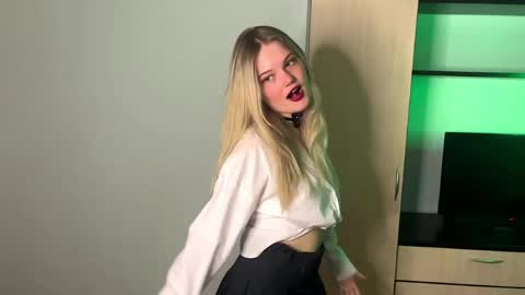 Luna online show from April 4, 2026, 4:37 pm