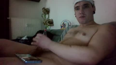 deraexli online show from February 18, 2025, 2:38 am