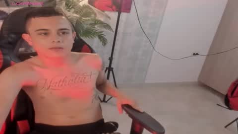 Snapshot of dereck_hot_ chatting on October 14, 2025, 9:59 pm dereck_hot_ online show from October 14, 2025, 9:59 pm